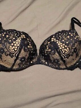 Vintage Victoria's Secret black & cream lace demi bra